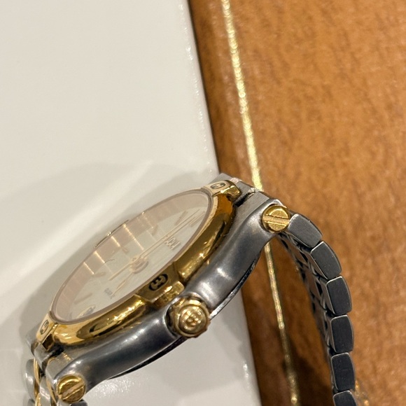 Gucci Two-Tone Silver and Gold Ladies’ Bracelet Watch - Picture 11 of 15